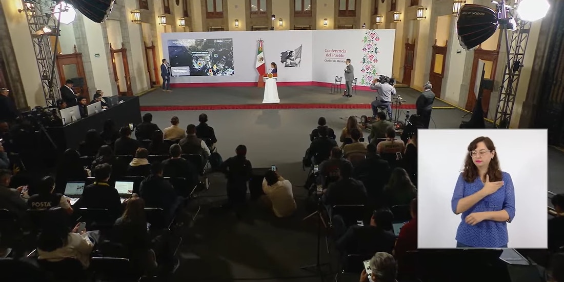 La autoridad del Meteorológico en Palacio Nacional.