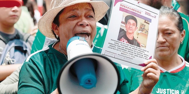 Madre buscadora en manifestación en el Zócalo de la CDMX, el 11 de junio.