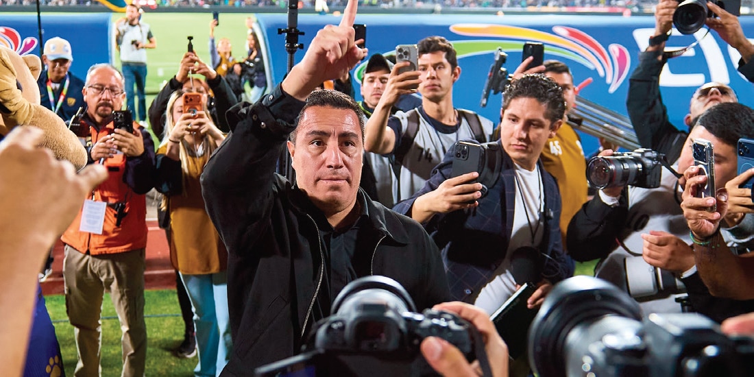 EL ENTRENADOR se despide de la afición en CU el pasado 17 de mayo.
