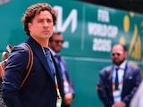 Guillermo Ochoa llegando al Estadio Azteca.