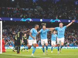 Manchester City golea y elimina al campeón.