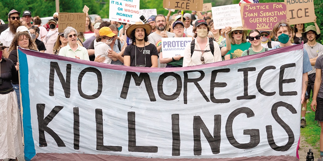 Manifestantes protestan en una instalación del ICE en Scarborough, Maine, ayer.