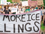Manifestantes protestan en una instalación del ICE en Scarborough, Maine, ayer.