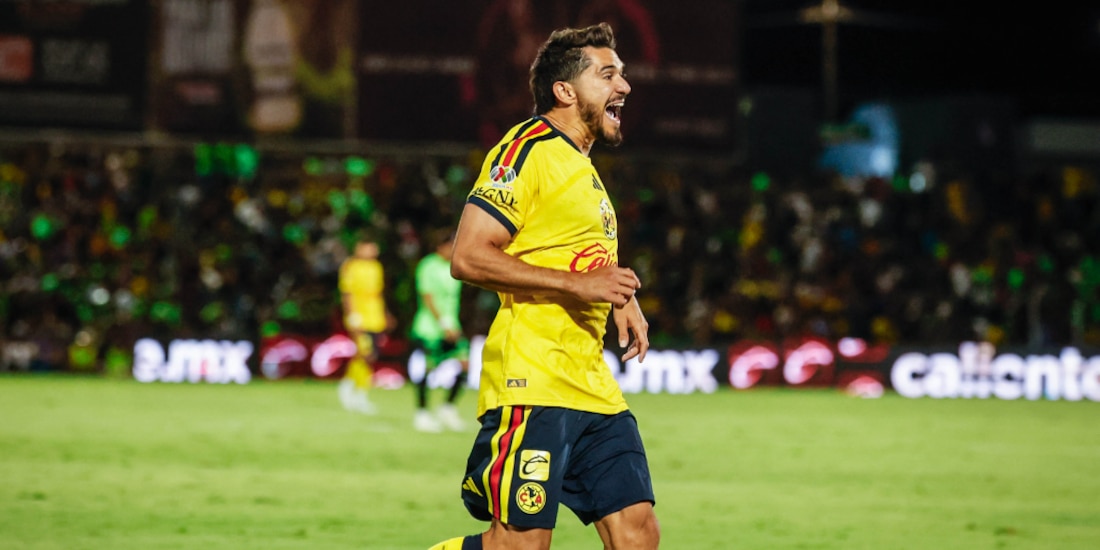 Henry Martín celebrando su primer gol del partido.