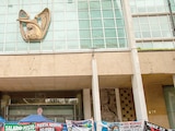 Personal del IMSS continúa el plantón frente a las oficinas centrales de la CDMX. Ya suman dos semanas de protestas y bloqueos en diferentes estados del país.