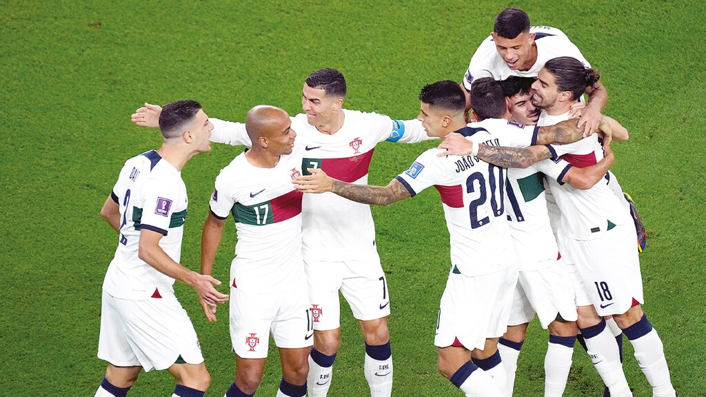 Portugueses festejan su gol contra Corea del Sur, el viernes pasado.