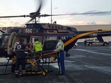 Elementos de la SSC-CDMX auxiliaron a las personas lesionadas por accidente en Tláhuac.