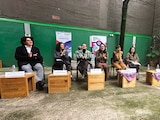 Activistas feminista, ayer, en conferencia sobre el presupuesto público.