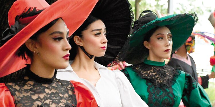 Bailarinas durante la presentación del montaje.