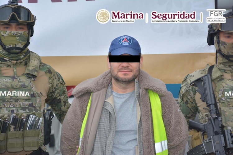 Tras cerca de 300 días de investigación, autoridades federales localizaron y detuvieron en Jalisco a Miguel Ángel “N”, alias “Sol” y/o “Mike”.