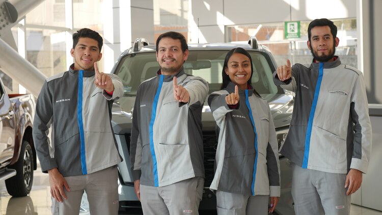 El primer modelo que ha sido ensamblado -en esta línea- es un Nissan Versa en la versión Advance, con una transmisión CVT, motor 1.6 y en color azul metálico.