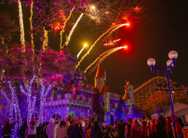 Six Flags inaugura Christmas in the Park 2025.