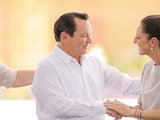 Claudia Sheinbaum y Joaquín Díaz Mena, ayer, en Mérida, Yucatán.