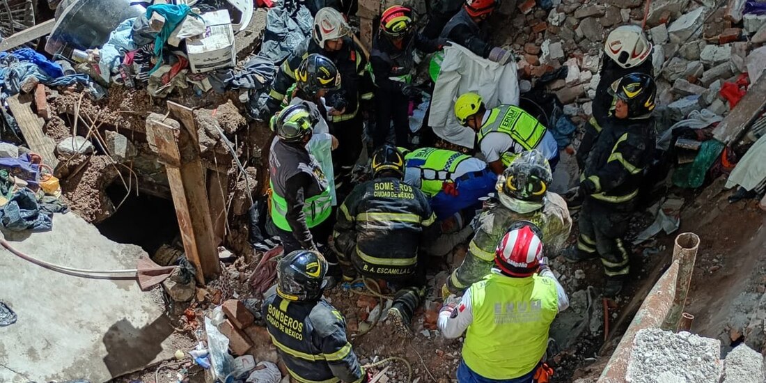 Labores de búsqueda por derrumbe de vivienda en colonia Hipódromo Condesa.