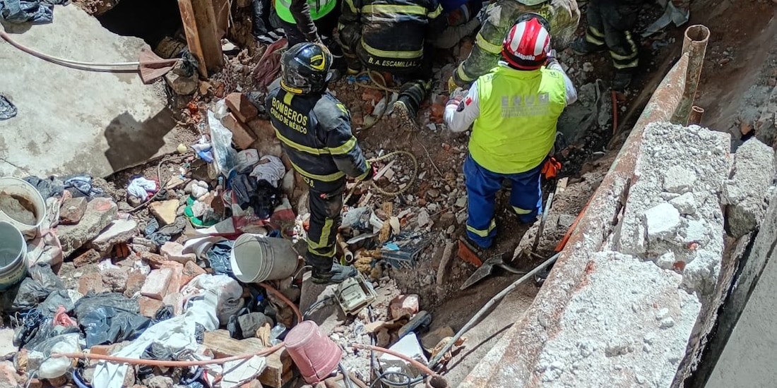 Labores de búsqueda por derrumbe de vivienda en colonia Hipódromo Condesa.