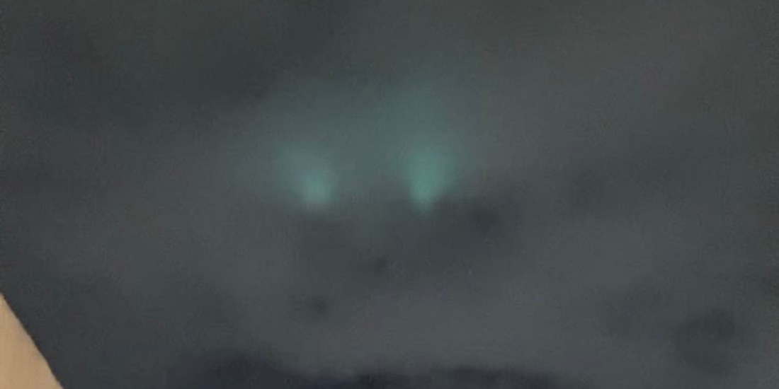 Aparecen extrañas luces en el cielo de la CDMX.