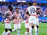 Jugadores de Estados Unidos festejando el primer gol del partido.