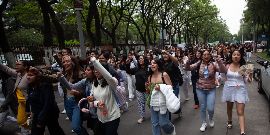 Marcha de estudiantes del IPN en CDMX.