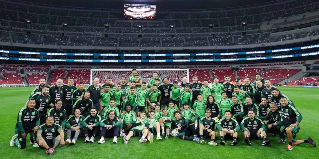 La Selección Mexicana antes del partido ante Portugal en el Estadio Azteca