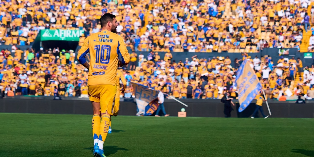 André-Pierre Gignac recibió un emotivo homenaje de la afición de Tigres previo al partido ante Mazatlán.