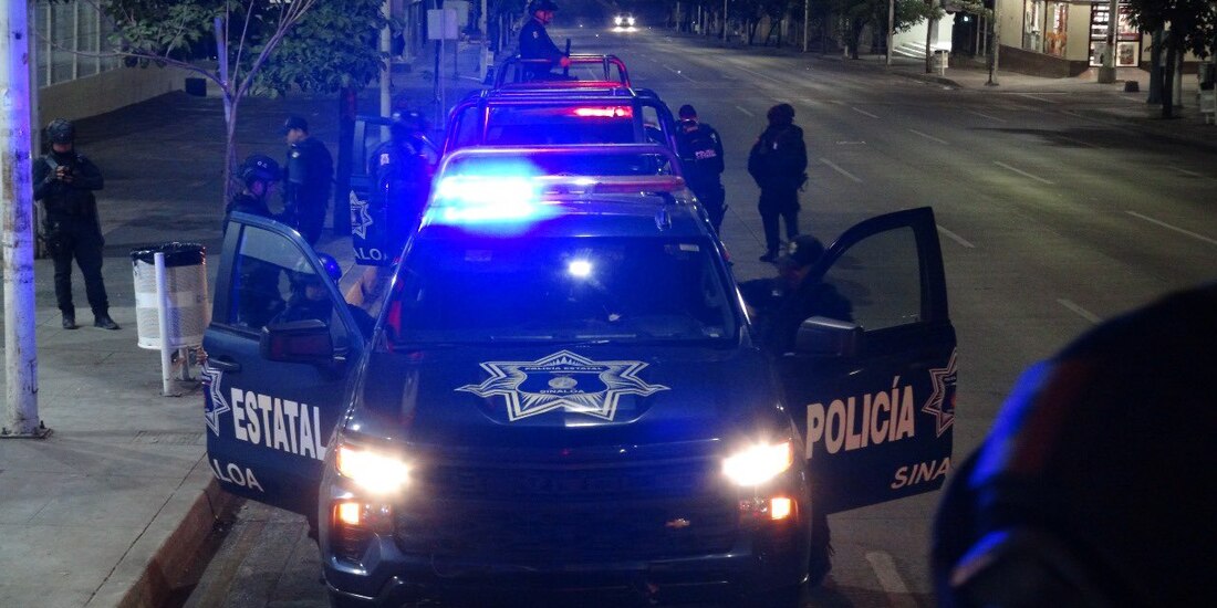 Elementos de la Policía Estatal continuaron con sus patrullajes en las calles de Culiacán, ayer, en apoyo a los uniformados municipales, quienes no portan armas.
