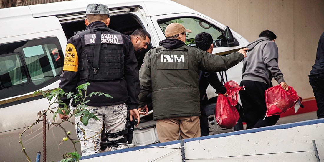 Mexicanos son repatriados por la frontera de Tijuana, en enero de 2025.