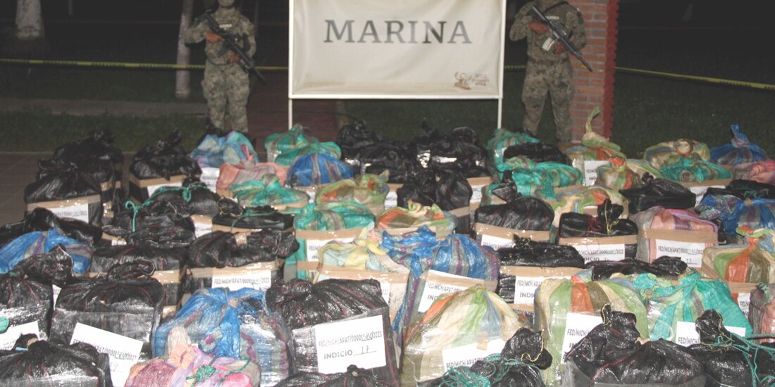 Los bultos que contenían 4 mil 350 kilogramos de droga fueron asegurados.