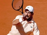 NOLE en acción ante Valentin Royer, ayer.