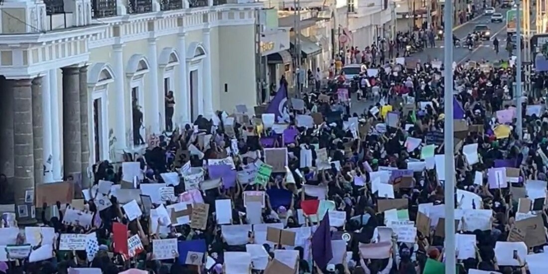 Grupos feministas realizan pintas en Nayarit.
