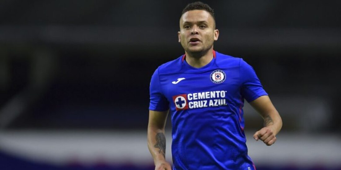 Jonathan "Cabecita" Rodríguez durante un juego con Cruz Azul en el pasado torneo.