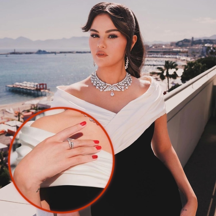 Selena Gomez luce la manicura italiana en rojo.