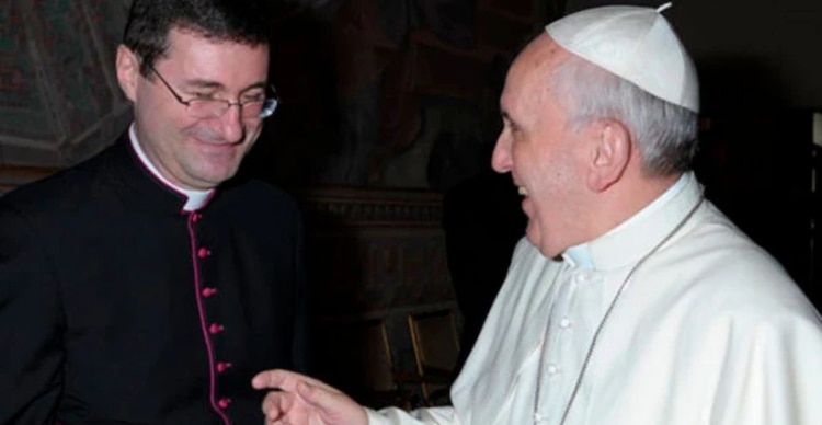 Paolo Rudelli y el papa Francisco