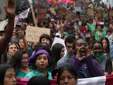 Feministas demandan despenalizar el aborto en Ecuador.