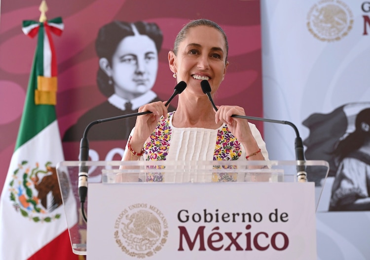 Claudia Sheinbaum encabezó en Tuxtla Gutiérrez la entrega de viviendas y defendió el Programa Vivienda para el Bienestar.