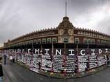 Víctimas reivindicadas en un muro que reprocha impunidad en la víspera de las movilizaciones por el #8M en CDMX, activistas y familiares de mujeres asesinadas claman justicia