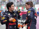 Checo Pérez y Max Verstappen, coequiperos en Red Bull, después del Gran Premio de Japón de F1.