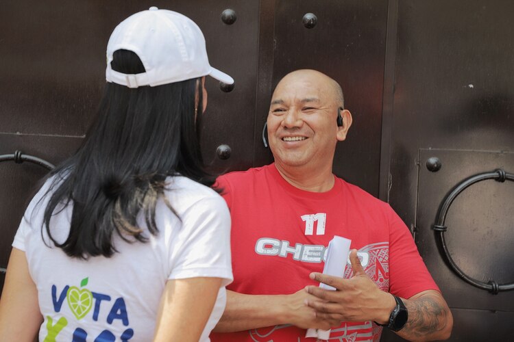 Lía Limón continúa recorriendo las colonias de la alcaldía.