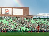 Porra de Santos se burla de la situación del agua en Monterrey, en partido de la Liga MX