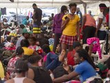 Cientos de haitianos permanecen en las afueras de las instalaciones de los albergues para migrantes en Monterrey.