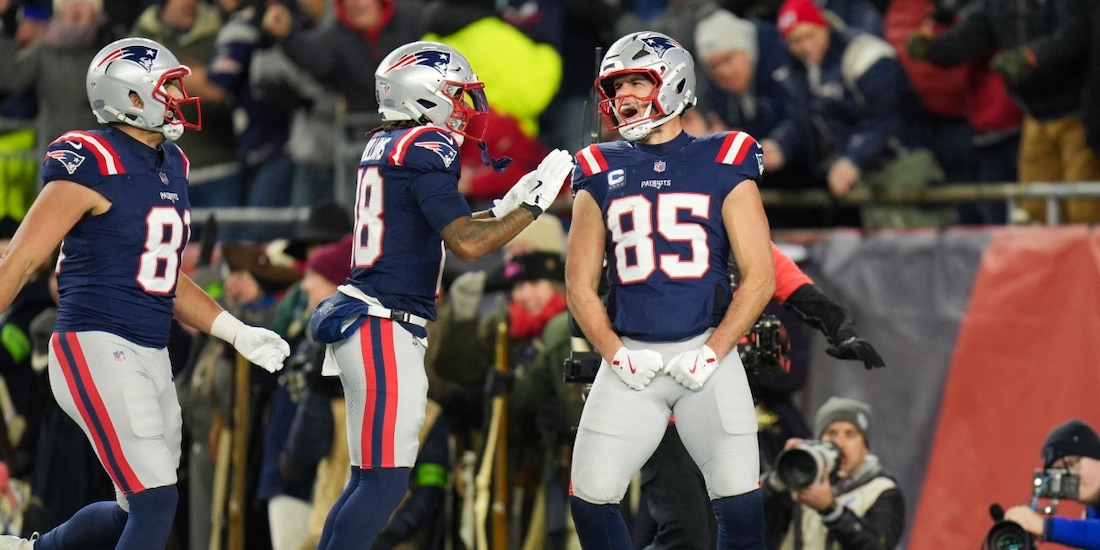 Hunter Henry celebra el touchdown con el que los Patriots vencieron a los Chargers en la ronda de comodines de la NFL.