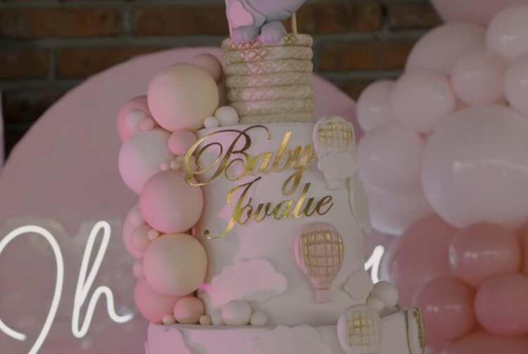 Así era el pastel del baby shower de la nocia de Dani Flow.