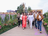 Al centro, la Jefa de Gobierno, durante la inauguración de la calzada flotante de Tlalpan.