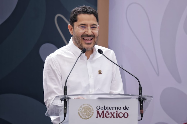 Martí Batres, director del ISSSTE, durante la reapertura del Hospital General “Dr. Carlos Calero Elorduy".