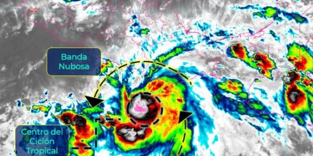 Debido al Huracán Agatha, el oleaje puede alcanzar de 6 a 8 metros de altura en las costas de Oaxaca.