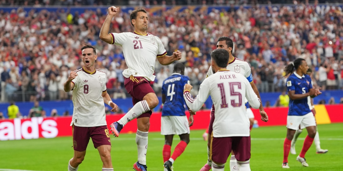 Mikel Oyarzabal celebra su gol ante Francia.