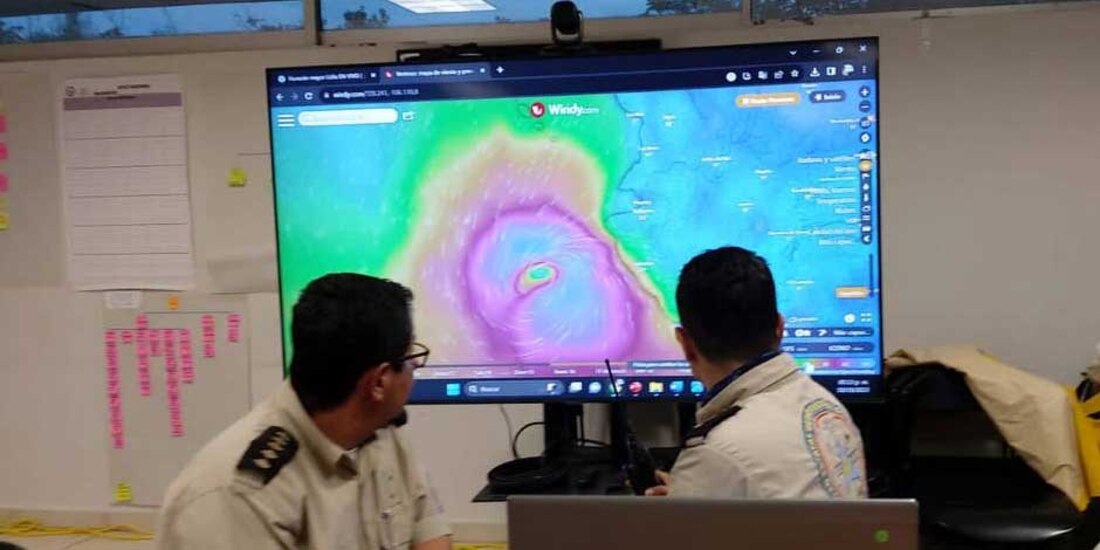 Huracán 'Lidia' llega a Jalisco; Enrique Alfaro ofrece refugios temporales