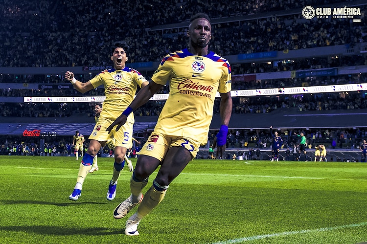 Julián Quiñones festeja su gol en la final de vuelta de la Liga MX entre América y Tigres.