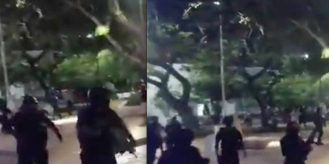 En secuencias de imágenes y videos se observa el momento en que policías disparan armas largas al aire.