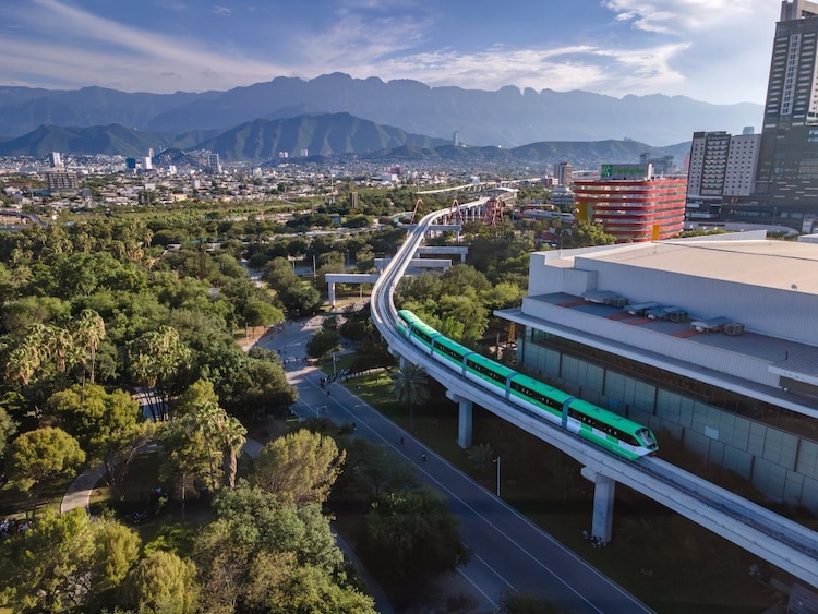 La interconexión en la estación Y Griega se eleva a 24 metros de altura para cruzar la infraestructura de la Línea 1.