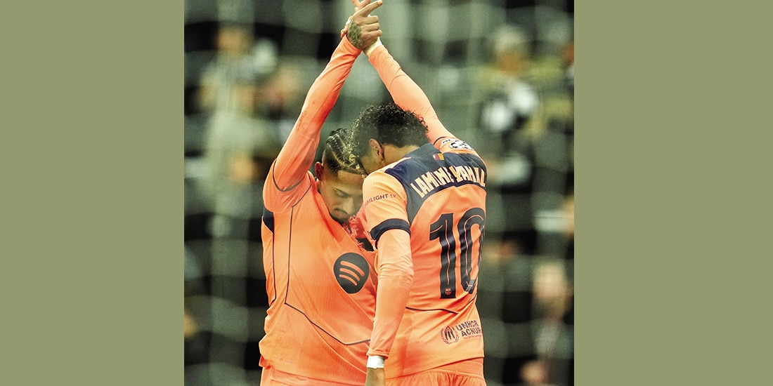 Raphinha y Lamine Yamal celebran el gol del empate, ayer, en la Champions.